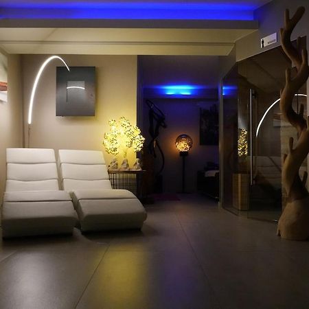 Hotel Monte Cristo Hoeselt ภายนอก รูปภาพ